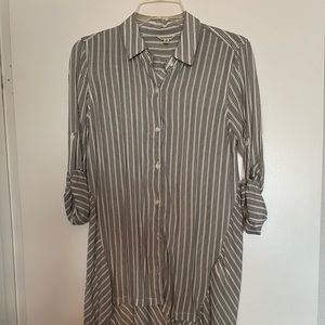 Max Studio trendy shirt style top (xs )